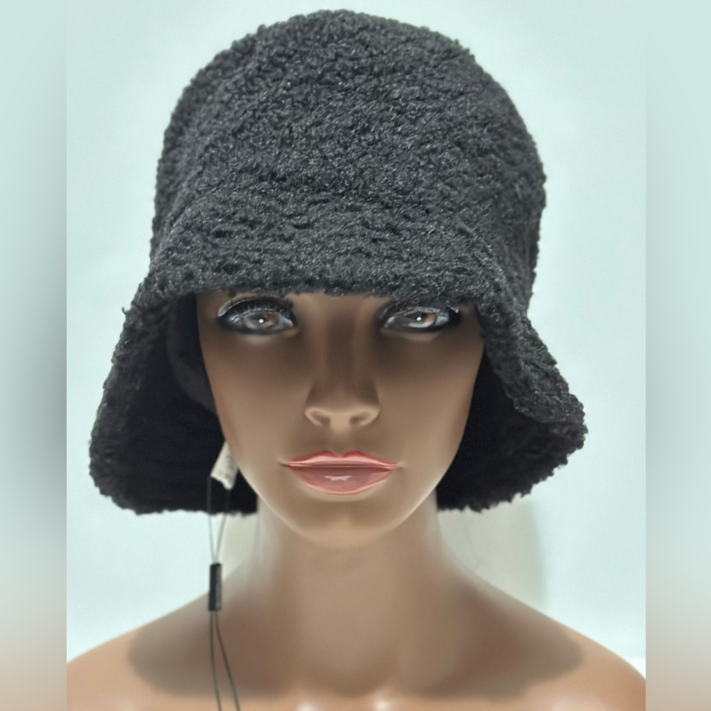 (145)-  💋Pretty Little Things Borg Bucket Hats! 🤩 THESE ARE SOLD OUT!🔥